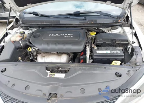 2015 Chrysler 200 Limited z USA, uszkodzony, nr VIN 1C3CCCAB7FN692330